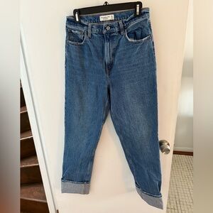 Abercrombie and Fitch Women’s 90s Straight Ultra High Rise
